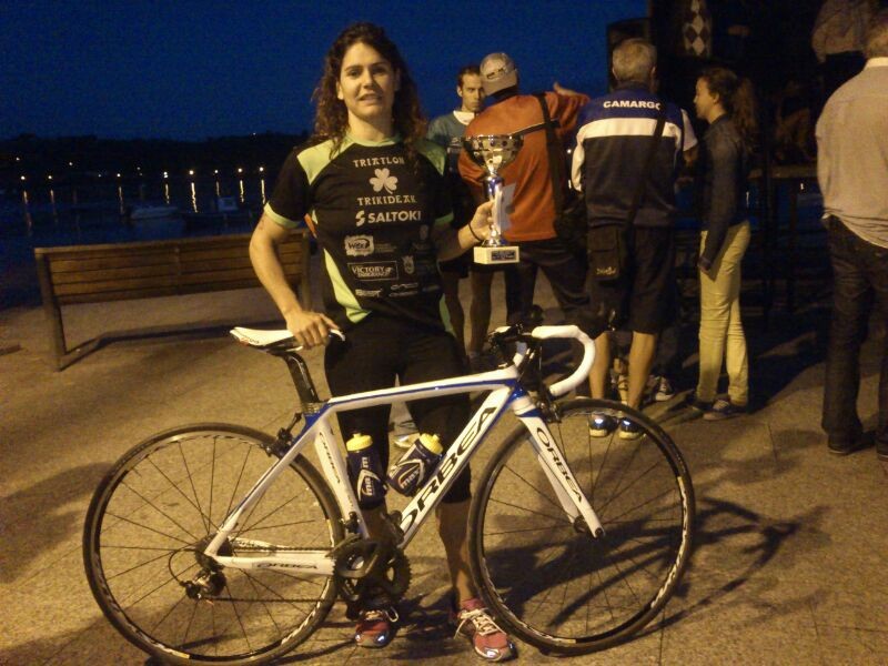 Victoria de Nuria Rodr&iacute;guez en el Triatl&oacute;n Sprint de San Vicente de la Barquera